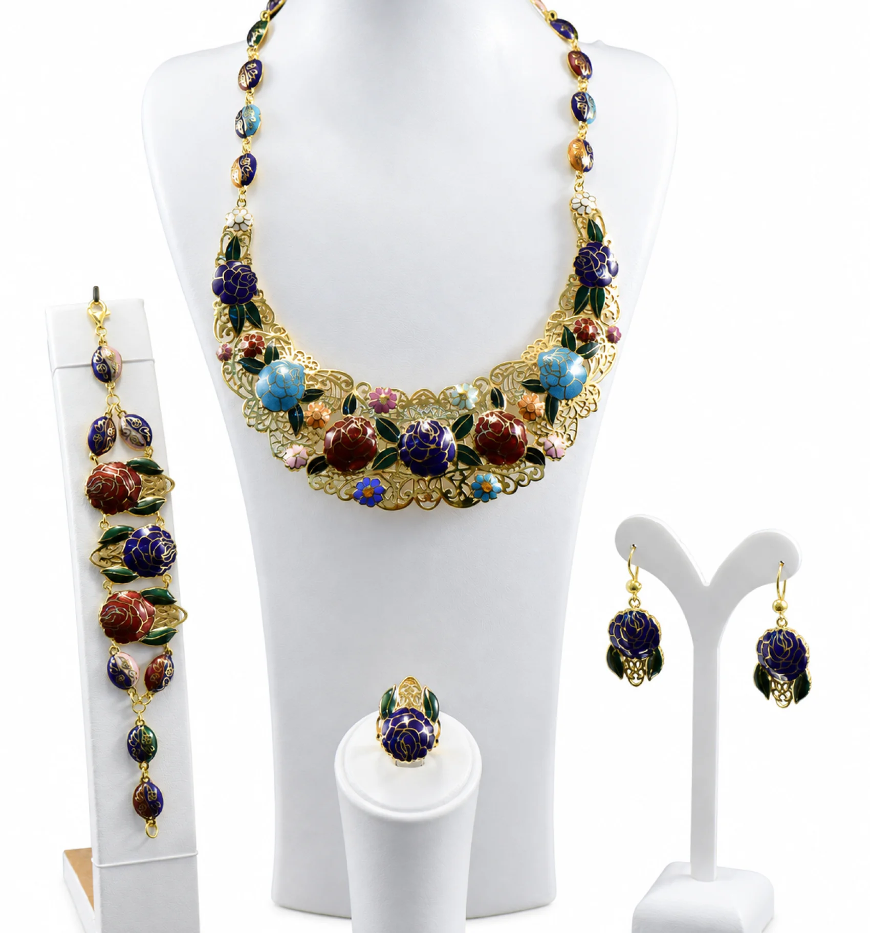 الأطقم الذهبية — 4